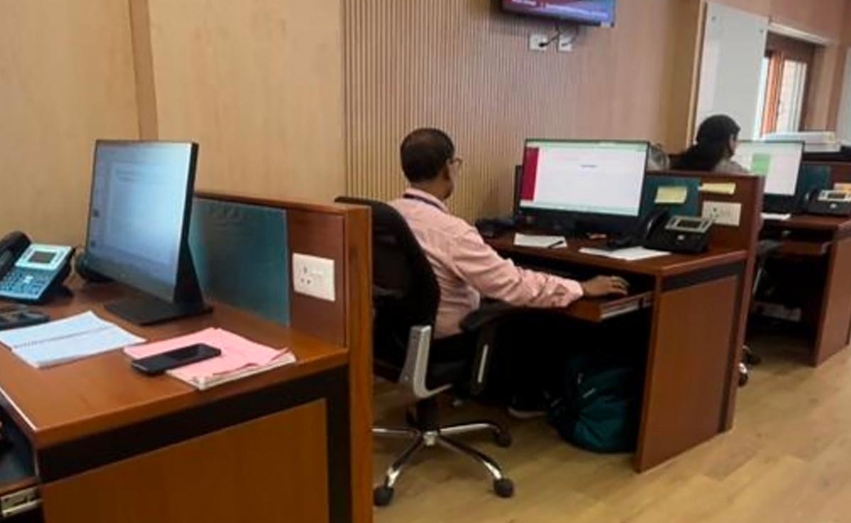 सफर कर रहे यात्रियों की परेशानी दूर करने को लेकर रेलवे का वॉर रूम