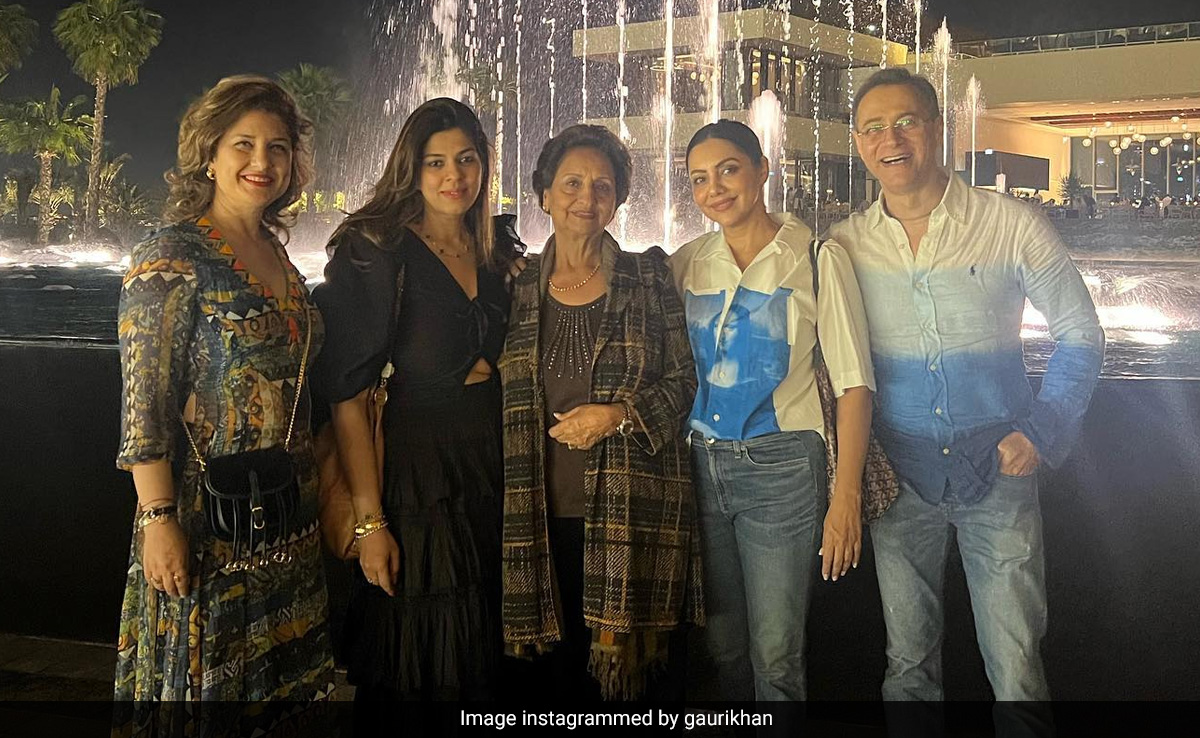 Gauri Khan Wished Mom Savita Chhibber On Mother's Day Like This