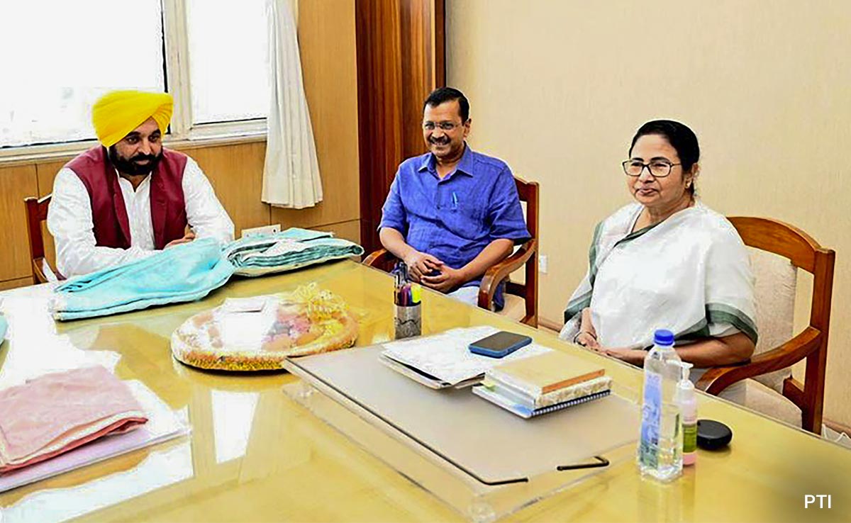 "By Bulldozer, For Bulldozer...": Mamata Banerjee's Dig Amid AAP vs Centre