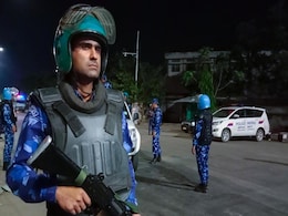 मणिपुर में सुरक्षाबलों की संयुक्त कार्रवाई, बड़ी संख्या में हथियार और गोला बारूद बरामद मणिपुर में सुरक्षाबलों की संयुक्त कार्रवाई, बड़ी संख्या में हथियार और गोला बारूद बरामद