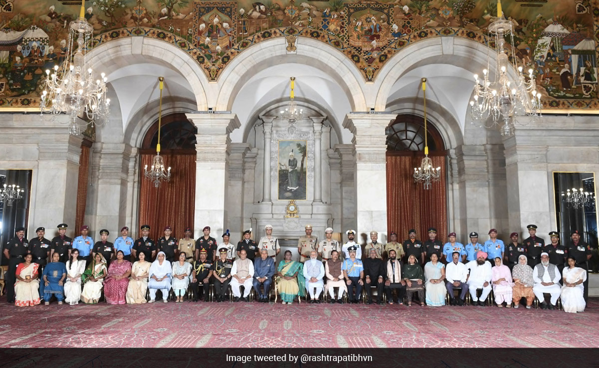 President Droupadi Murmu Confers 8 <i>Kirti Chakras</i>, 29 <i>Shaurya Chakras</i>
