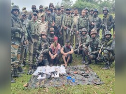 जम्मू-कश्मीर के पुंछ में LOC के नजदीक सेना और आतंकियों के बीच गोलीबारी, तीन को पकड़ा जम्मू-कश्मीर के पुंछ में LOC के नजदीक सेना और आतंकियों के बीच गोलीबारी, तीन को पकड़ा