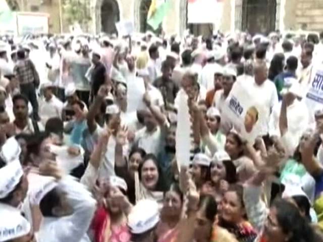 Huge Crowd Outside Sharad Pawar's Party's Office, Urge Him To Roll Back Resignation