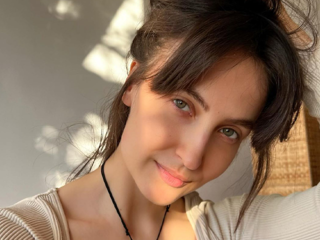 एली अवराम के 'नो मेकअप लुक' की खूबसूरत तस्वीरें हो रहीं वायरल