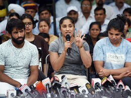 WFI प्रमुख के मामले में Delhi Police ने सात महिला पहलवानों के बयान दर्ज किए WFI प्रमुख के मामले में Delhi Police ने सात महिला पहलवानों के बयान दर्ज किए