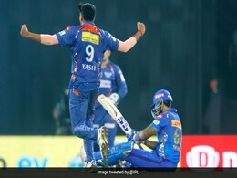 सूर्या अपने फेवरेट शॉट को मारने के चक्कर में हुए बोल्ड, गेंदबाज के सेलिब्रेशन ने लूटी महफिल, Video सूर्या अपने फेवरेट शॉट को मारने के चक्कर में हुए बोल्ड, गेंदबाज के सेलिब्रेशन ने लूटी महफिल, Video