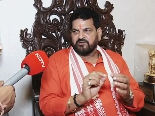 बृजभूषण शरण सिंह ने खाप पंचायतों से की भावनात्मक अपील