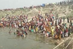 3 Women Dead, 3 Rescued After Boat Capsizes In UP 3 Women Dead, 3 Rescued After Boat Capsizes In UP