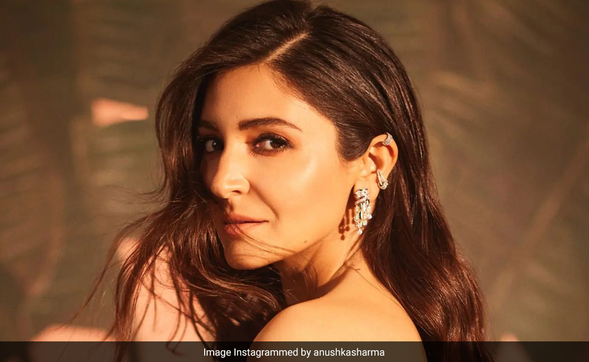 Anushka Sharma's ROFL Red Carpet Suggestion: "I Propose For This To Become..."