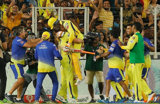 CSK vs GT, IPL 2023 Final: गुजरात को 5 विकेट से हराकर चेन्नई पांचवीं बार बना आईपीएल चैंपियन