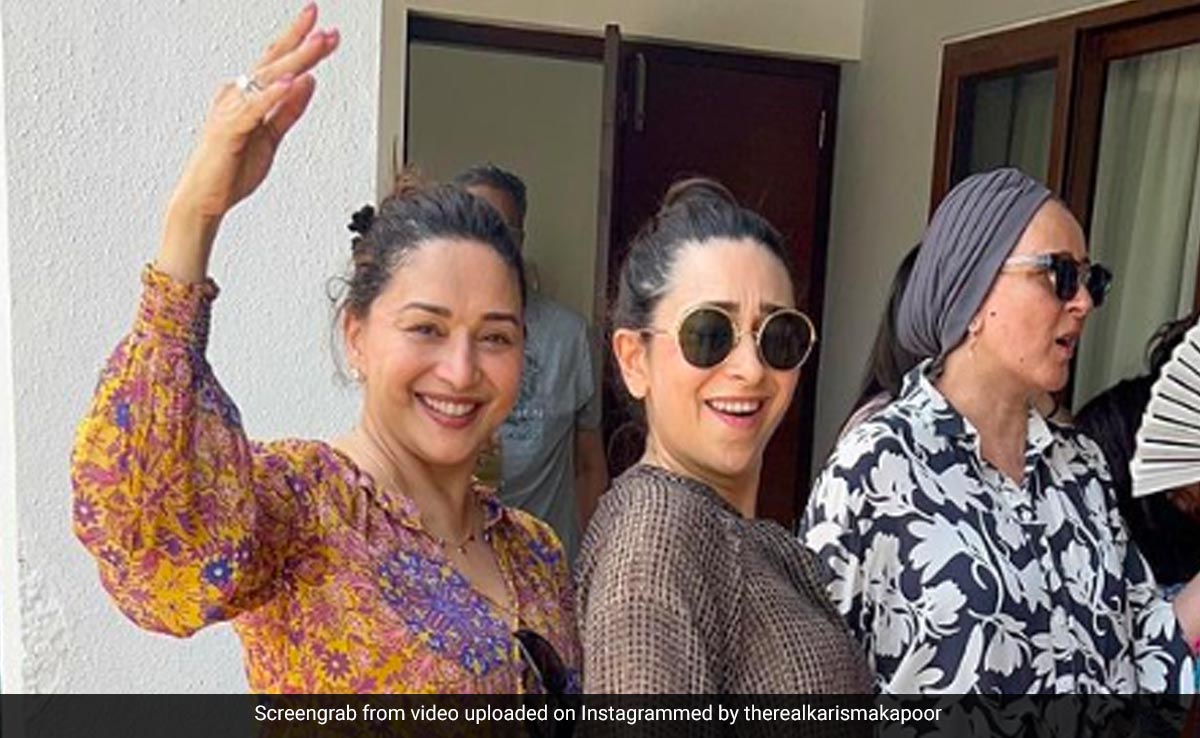 Madhuri Dixit And Karisma Kapoor Danced Together Again. The Internet's <i>Dil To Pagal Hai</i>