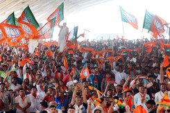 कर्नाटक में दिग्गजों ने लगाया जोर, बीजेपी के चुनाव प्रचार में नजर आया यह बड़ा बदलाव कर्नाटक में दिग्गजों ने लगाया जोर, बीजेपी के चुनाव प्रचार में नजर आया यह बड़ा बदलाव