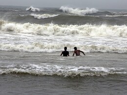 High tide : सलग 4 दिवस समुद्राला मोठी भरती, उंच लाटांमुळे समुद्रकिनारी जाणं टाळा; प्रशासनाकडून सूचना जारी