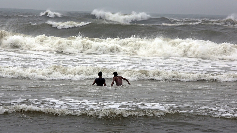 High tide : सलग 4 दिवस समुद्राला मोठी भरती, उंच लाटांमुळे समुद्रकिनारी जाणं टाळा; प्रशासनाकडून सूचना जारी