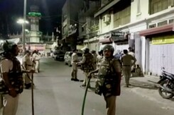 मध्य प्रदेश ATS के साथ मिलकर NIA ने जबलपुर में 13 स्थानों पर मारा छापा, 3 गिरफ्तार मध्य प्रदेश ATS के साथ मिलकर NIA ने जबलपुर में 13 स्थानों पर मारा छापा, 3 गिरफ्तार