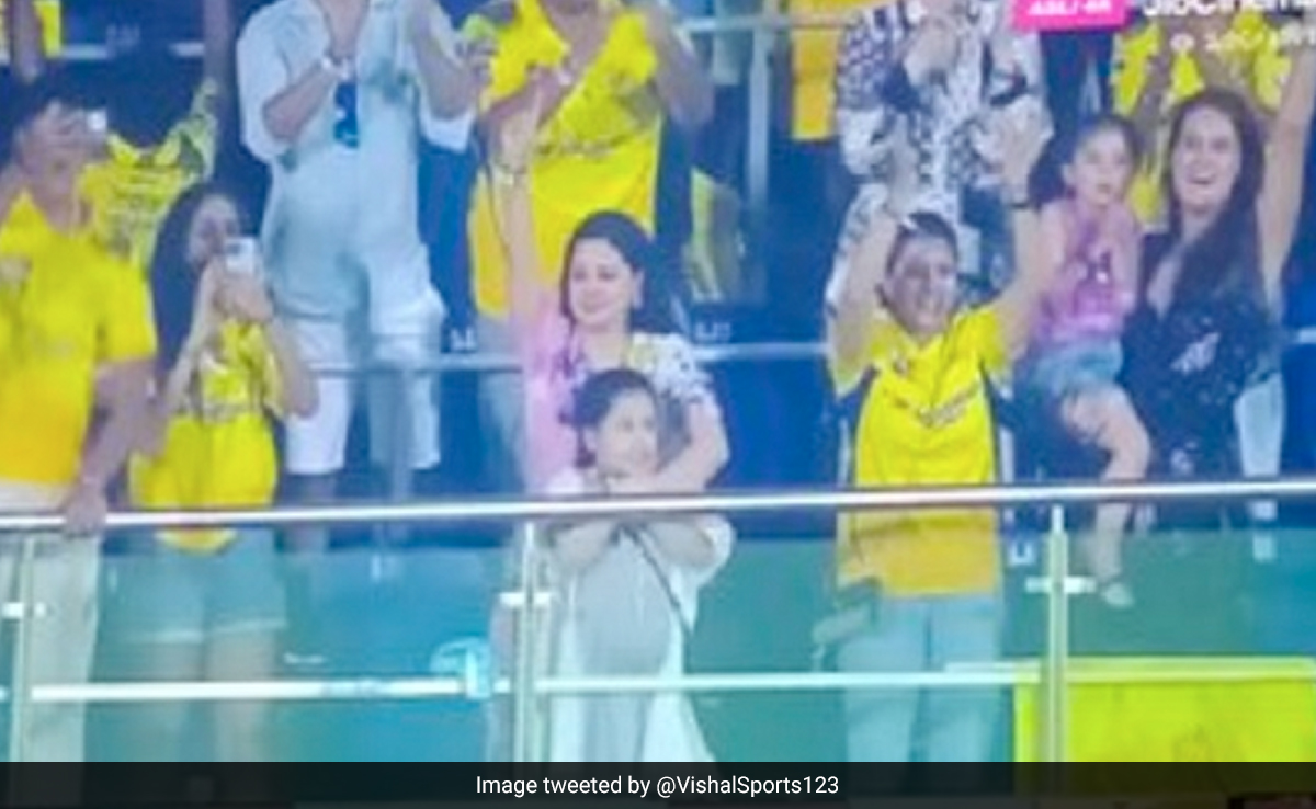 Sakshi Dhoni Ziva: सीएसके की टीम पहुंची IPL फाइनल में, साक्षी और जीवा ने ऐसे मनाया जश्न, Video