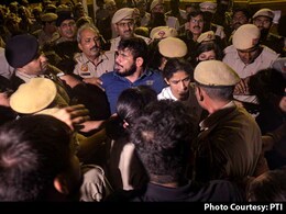ऐसे झड़प में बदल गया 'बिना इजाजत बेड' लगाने को लेकर दिल्ली पुलिस और पहलवानों के बीच शुरू हुआ विवाद ऐसे झड़प में बदल गया 'बिना इजाजत बेड' लगाने को लेकर दिल्ली पुलिस और पहलवानों के बीच शुरू हुआ विवाद