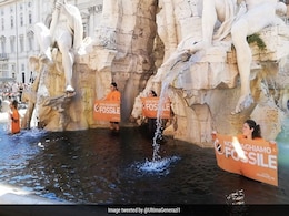 Video: "Last Generation" Activists Turn Rome's Famous Fountain Black, Arrested Video: "Last Generation" Activists Turn Rome's Famous Fountain Black, Arrested