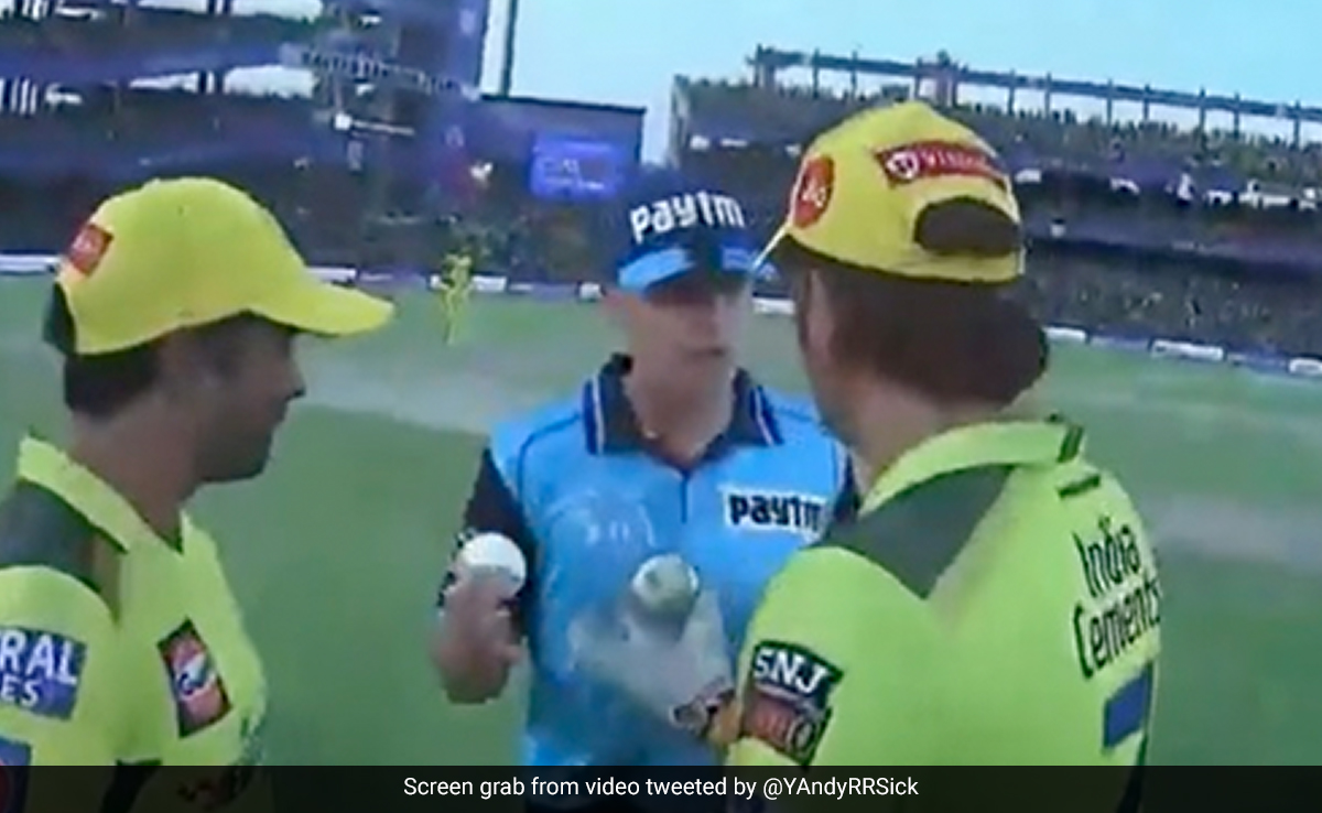 गेंद बदलना चाह रहे थे धोनी, तभी माही को आ गया गुस्सा, अंपायर से करने लगे बहस, Video