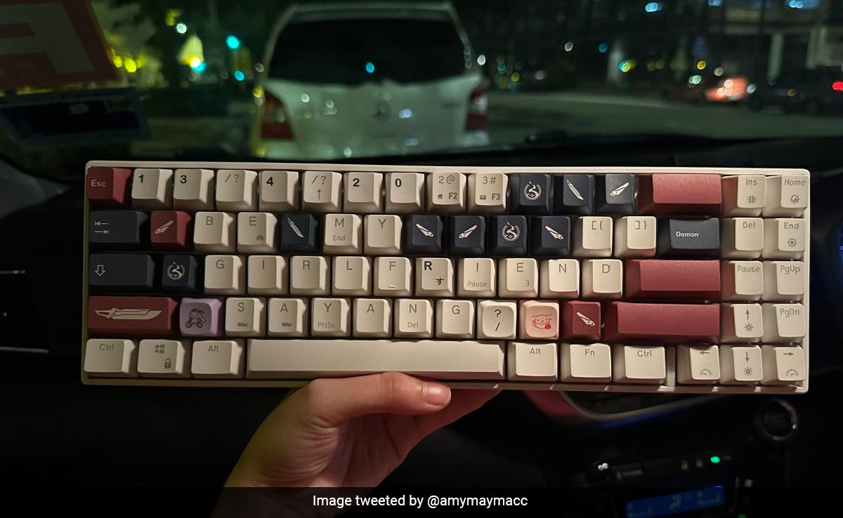 This Man's Tech-Savvy Proposal Hits All The Keys To His Girlfriend's (And The Internet's!) Heart