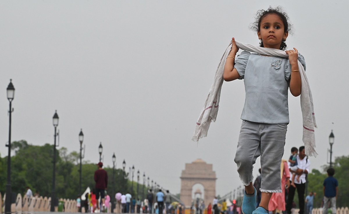 दिल्ली में आज अधिकतम तापमान 37 डिग्री सेल्सियस के आसपास रहने की संभावना