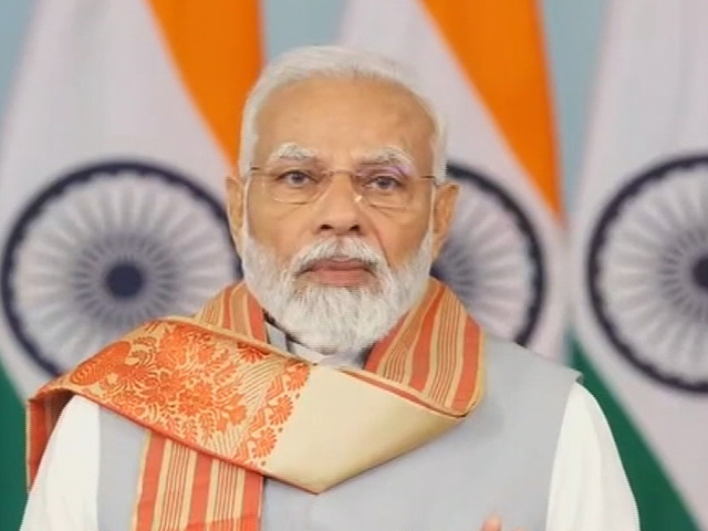 पूर्वोत्तर को वंदे भारत एक्सप्रेस की सौगात, PM मोदी ने दिखाई हरी झंडी