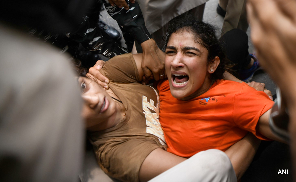 "जांच पूरी होने का इंतजार करें" : पहलवानों के तेज होते विरोध प्रदर्शन पर बोले केंद्रीय मंत्री