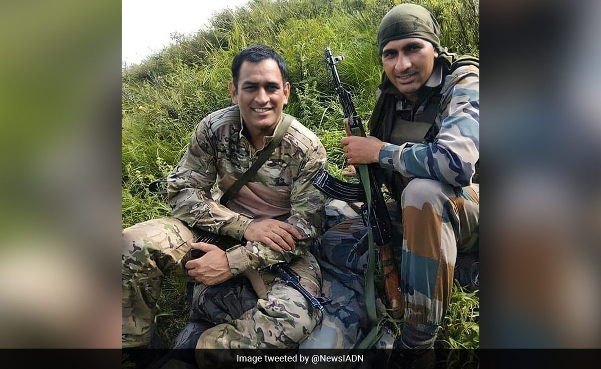 यूं हीं कोई माही नहीं बन जाता है, सेना की वर्दी में देश की सेवा कर रहे धोनी की तस्वीर वायरल