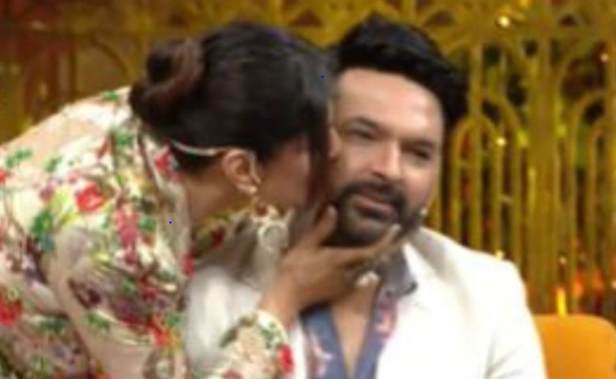 Viral: Raveena Tandon Gave Kapil Sharma A Peck On The Cheek To Make Up For Saying...