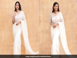 And Yet Again, We're Convinced Of The Magic Of A White <i>Saree</i> Through Malavika Mohanan's Eyes And Yet Again, We're Convinced Of The Magic Of A White <i>Saree</i> Through Malavika Mohanan's Eyes