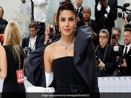 प्रियंका चोपड़ा का Met Gala में ब्लैक गाउन में दिखा स्टाइलिश अंदाज, फिर भी फैन्स को पसंद नहीं आई यह बात प्रियंका चोपड़ा का Met Gala में ब्लैक गाउन में दिखा स्टाइलिश अंदाज, फिर भी फैन्स को पसंद नहीं आई यह बात