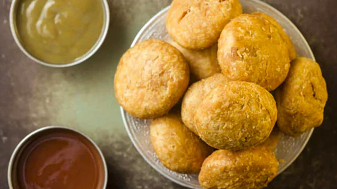 Making Aloo Pyaaz Kachori At Home? Follow These 6 Tips
