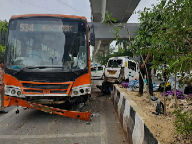 दिल्ली : न्यू फ्रेंड्स कॉलोनी में बड़ा हादसा, बस का ब्रेक हुआ फेल, एक की मौत, 4 घायल