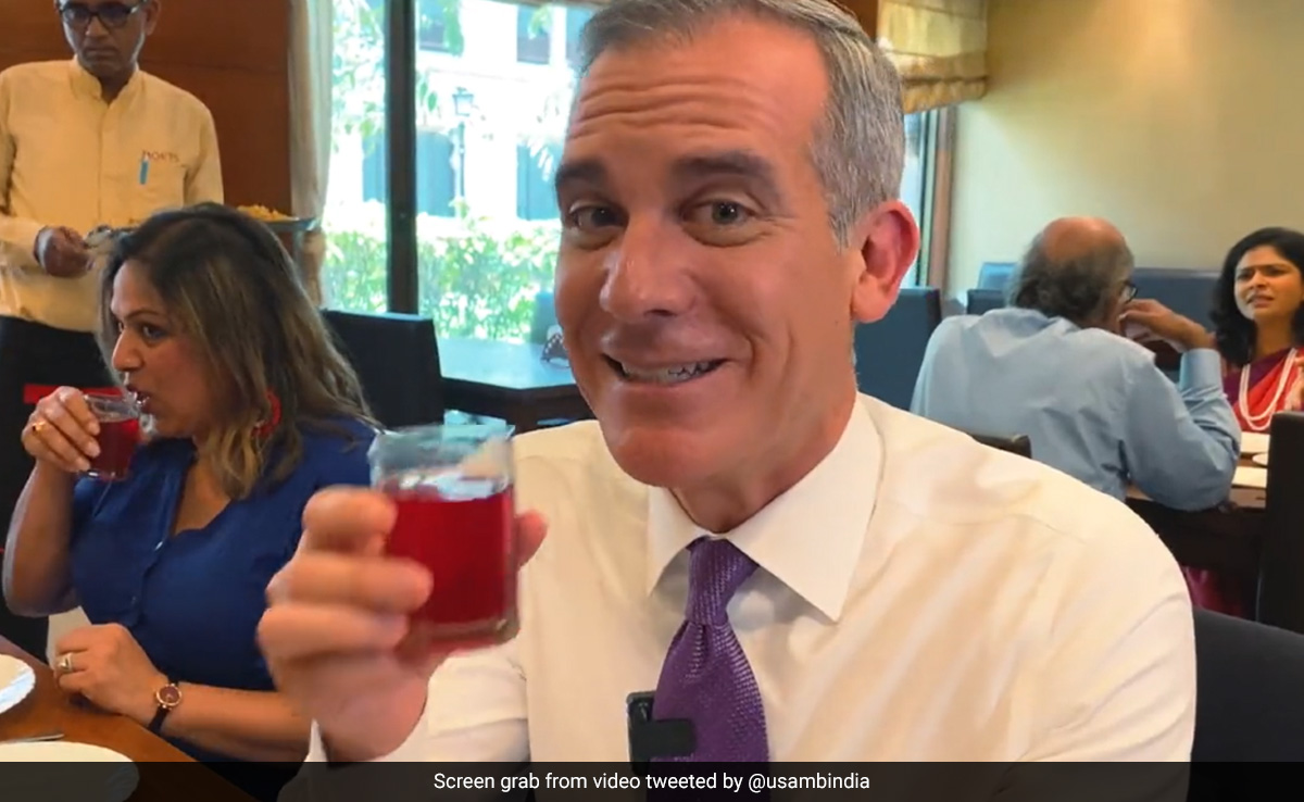 "Fascinating Flavors Of India": US Ambassador Relishes Vada Pav And Puran Poli