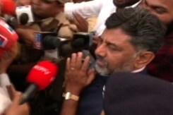 कर्नाटक CM पद के दावेदार डीके शिवकुमार पहुंचे दिल्ली, सिद्धारमैया पहले से राजधानी में मौजूद कर्नाटक CM पद के दावेदार डीके शिवकुमार पहुंचे दिल्ली, सिद्धारमैया पहले से राजधानी में मौजूद