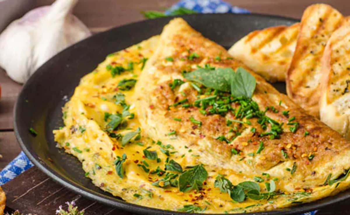 You can enjoy this omelette plain or pair it with bread