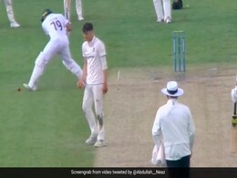 अजहर अली ने गेंदबाज की गलती का उड़ाया मजाक, पाकिस्तानी बल्लेबाज की हरकत से बौखलाया इंग्लिश क्रिकेटर, Video अजहर अली ने गेंदबाज की गलती का उड़ाया मजाक, पाकिस्तानी बल्लेबाज की हरकत से बौखलाया इंग्लिश क्रिकेटर, Video