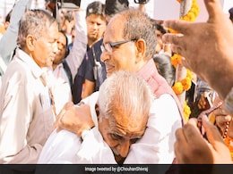 Senior Citizens Travel By Air Under Madhya Pradesh's Free Pilgrimage Scheme Senior Citizens Travel By Air Under Madhya Pradesh's Free Pilgrimage Scheme