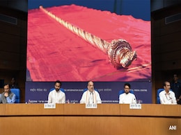 BJP ने समझाई भारत की आजादी में 'सेंगोल' की अहमियत, कांग्रेस ने दावों को फर्जी बता मांगा सबूत BJP ने समझाई भारत की आजादी में 'सेंगोल' की अहमियत, कांग्रेस ने दावों को फर्जी बता मांगा सबूत