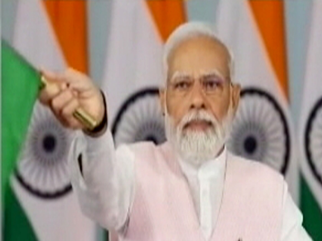 पुरी-हावड़ा वंदे भारत एक्सप्रेस को PM मोदी ने दिखाई हरी झंडी, कहा - "भारतीय रेल सबको जोड़ती है"