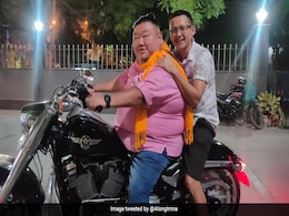 लोगों ने पूछा हेलमेट क्यों नहीं? नगालैंड के मंत्री ने दिया जबरदस्त जवाब, सोशल मीडिया पर लूट ली महफिल लोगों ने पूछा हेलमेट क्यों नहीं? नगालैंड के मंत्री ने दिया जबरदस्त जवाब, सोशल मीडिया पर लूट ली महफिल