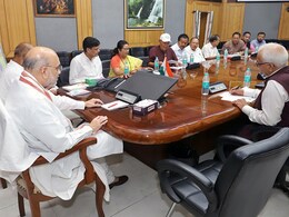 गृहमंत्री अमित शाह ने इंफाल और सीमावर्ती शहर मोरेह में अधिकारियों के साथ की समीक्षा बैठक गृहमंत्री अमित शाह ने इंफाल और सीमावर्ती शहर मोरेह में अधिकारियों के साथ की समीक्षा बैठक