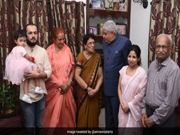 Vice President Keeps His Promise, Meets His School Teacher Ratna Nair In Kerala Vice President Keeps His Promise, Meets His School Teacher Ratna Nair In Kerala