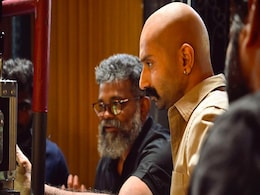 आ गया पुष्पा का दुश्मन एसपी भंवर सिंह शेखावत, 'पुष्पा 2' के सेट से सामने आई यह फोटो आ गया पुष्पा का दुश्मन एसपी भंवर सिंह शेखावत, 'पुष्पा 2' के सेट से सामने आई यह फोटो