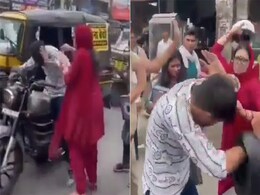 VIRAL: बीच सड़क पर मां ने बेटे को सिखाया सबक, VIDEO देख आप भी कहेंगे- जो हुआ सही हुआ VIRAL: बीच सड़क पर मां ने बेटे को सिखाया सबक, VIDEO देख आप भी कहेंगे- जो हुआ सही हुआ