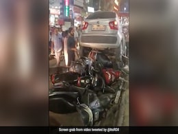 लड़की ने पार्किंग में खड़ी बाइकों पर चढ़ा दी अपनी कार, लोग बोले- पापा की परी का कमाल, स्टाइल के लिए कुछ भी... लड़की ने पार्किंग में खड़ी बाइकों पर चढ़ा दी अपनी कार, लोग बोले- पापा की परी का कमाल, स्टाइल के लिए कुछ भी...