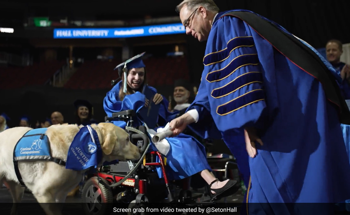 Video: US Student's Service Dog Receives Honorary Diploma