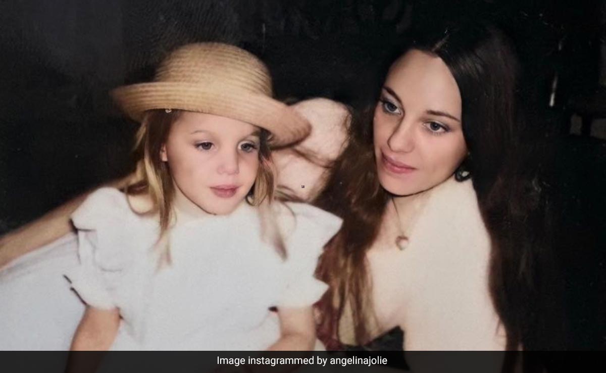 Angelina Jolie's Throwback With Late Mother Is Also An Important Note On Cancer