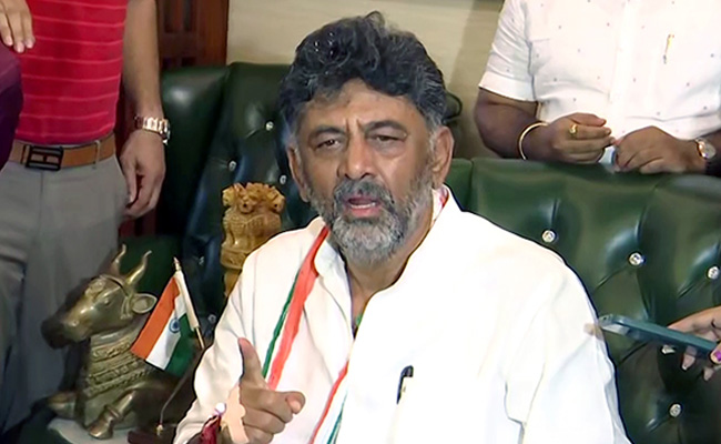 आय से अधिक संपत्ति मामला : डीके शिवकुमार के आग्रह पर SC में सुनवाई टली