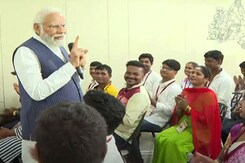 PM Modi Meets Hakki Pikki Tribe Members Evacuated From Crisis-Hit Sudan PM Modi Meets Hakki Pikki Tribe Members Evacuated From Crisis-Hit Sudan